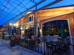 Asiatique The Riverfront di sera