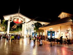 Mercato notturno di Asiatique The Riverfront