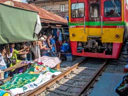 Il treno di Maeklong